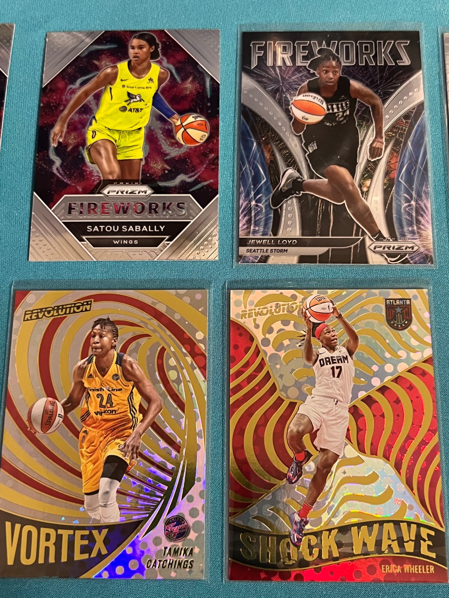 2021-22 Panini Prizm WNBA Parallel Card Lot (16) Inserts